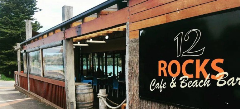 12 rocks bar cafe in port campbell