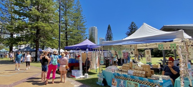 broadbeach art and craft markets