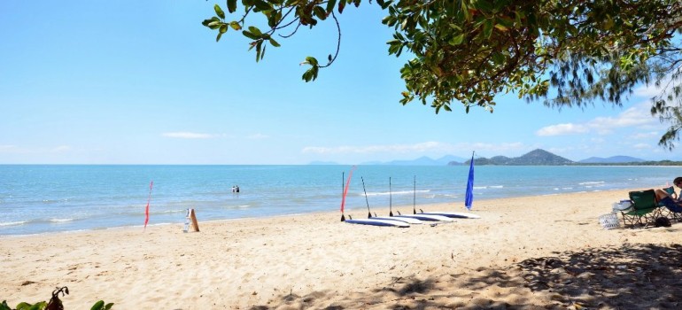 clifton beach in palm cove