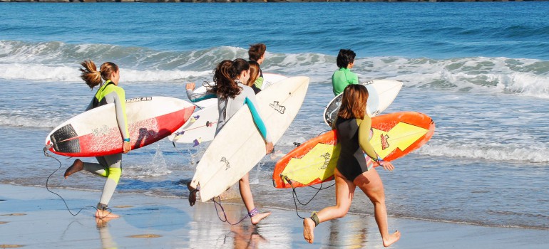 family going surfing in mornington peninsula
