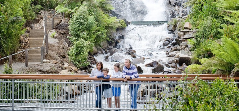 going to the steavenson falls with a family in the victorian high country