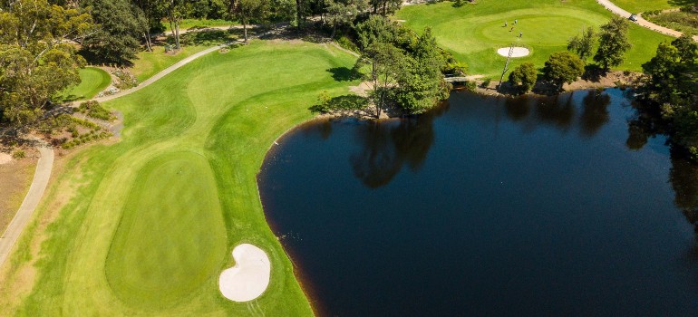 golfing at mollymook golf club