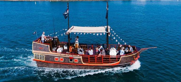 pirate ship cruise in manudurah