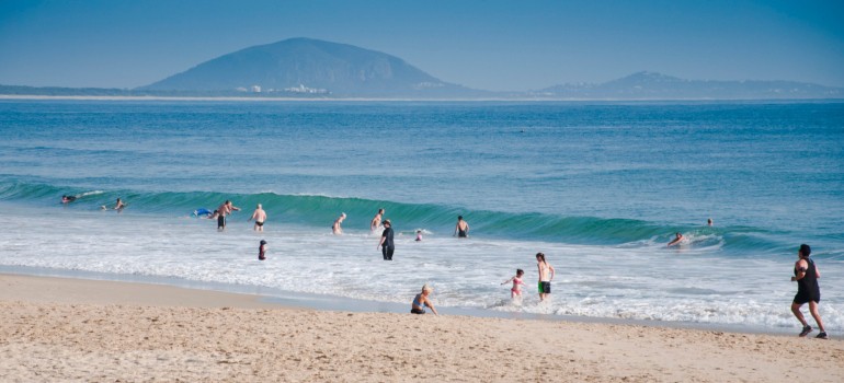 surfing in mooloolaba