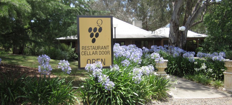 things to do in cowra going to the restaurant