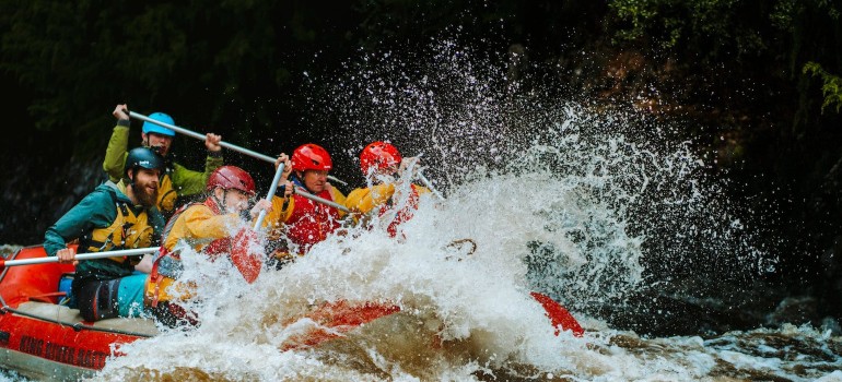 whitewater rafting on the king river in strahan